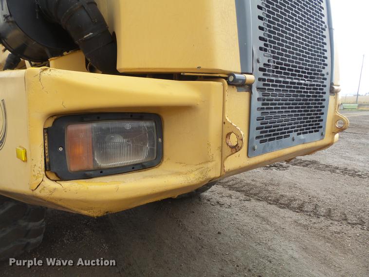 image for item DB6390 2004 John Deere 250D articulated haul truck