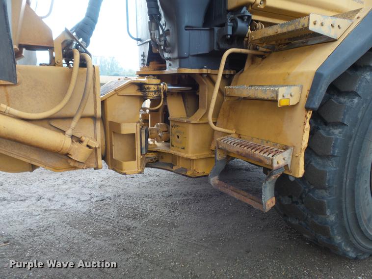 image for item DB6390 2004 John Deere 250D articulated haul truck