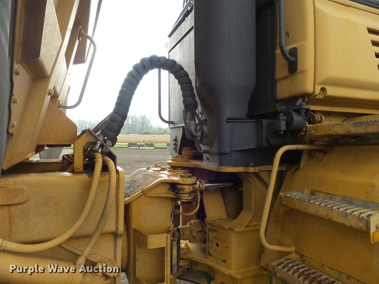 image for item DB6390 2004 John Deere 250D articulated haul truck