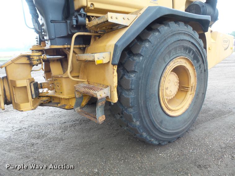 image for item DB6390 2004 John Deere 250D articulated haul truck