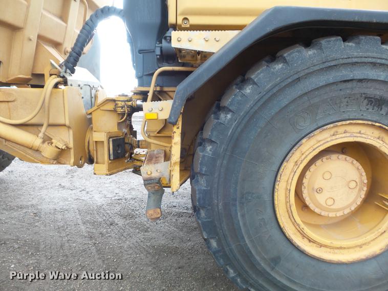 image for item DB6390 2004 John Deere 250D articulated haul truck