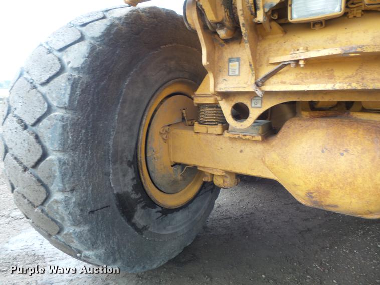 image for item DB6390 2004 John Deere 250D articulated haul truck