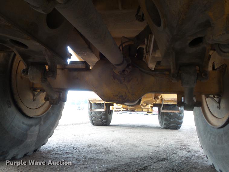 image for item DB6390 2004 John Deere 250D articulated haul truck