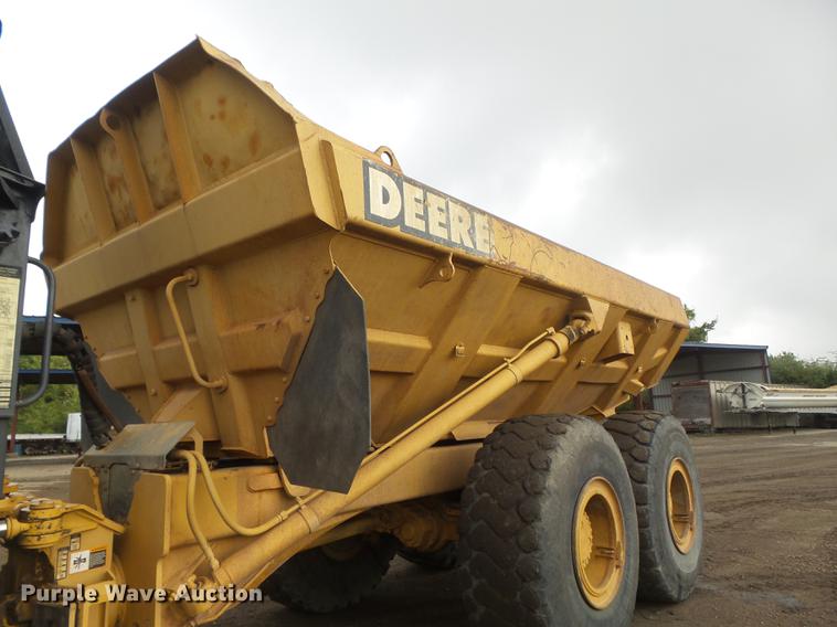 image for item DB6390 2004 John Deere 250D articulated haul truck