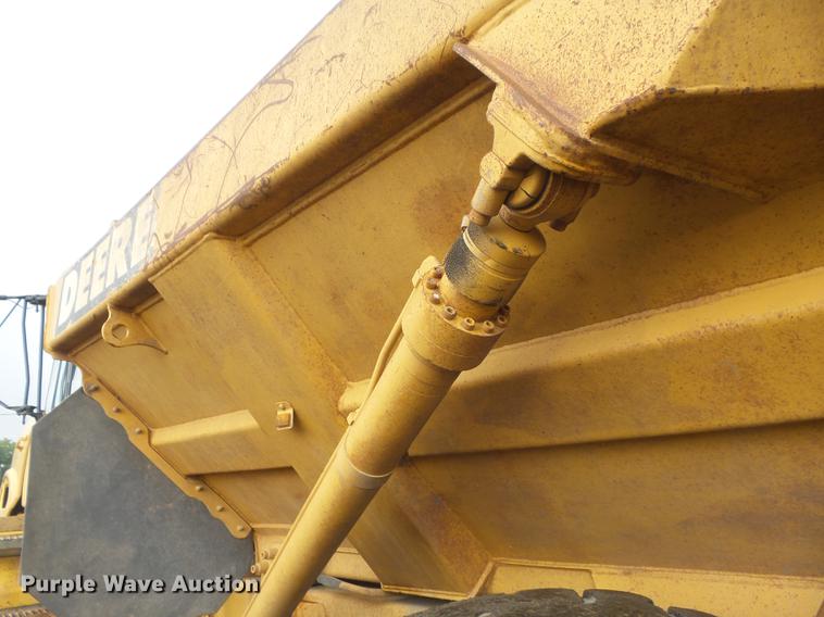 image for item DB6390 2004 John Deere 250D articulated haul truck