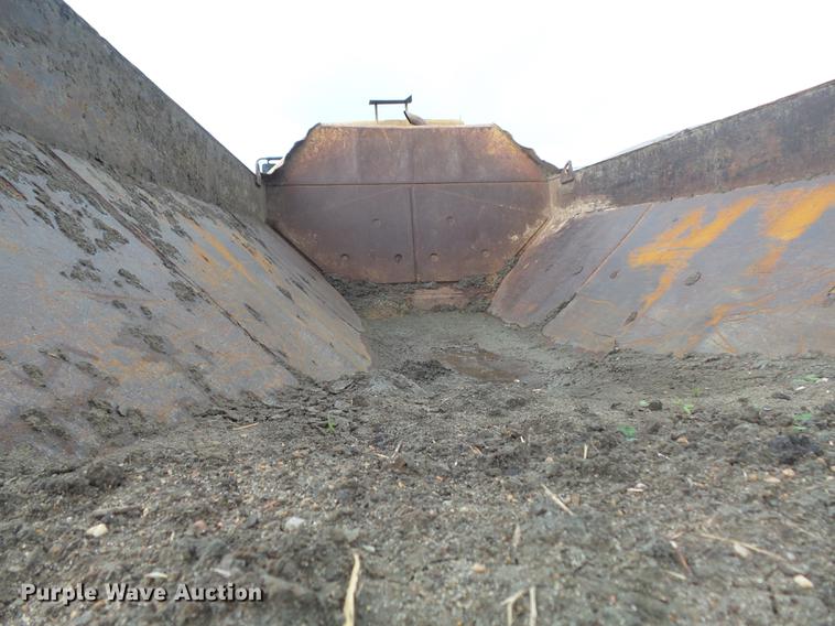 image for item DB6390 2004 John Deere 250D articulated haul truck