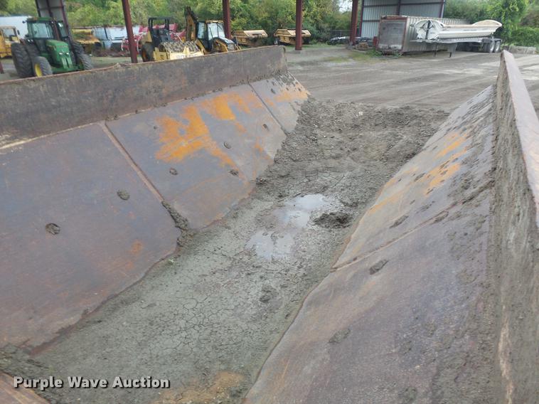 image for item DB6390 2004 John Deere 250D articulated haul truck