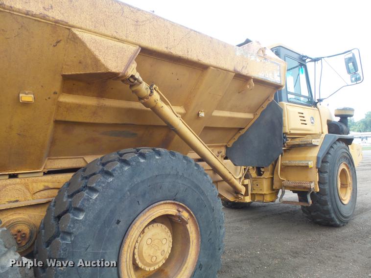 image for item DB6390 2004 John Deere 250D articulated haul truck