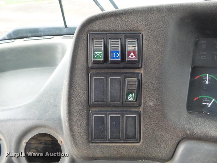 image for item DB6390 2004 John Deere 250D articulated haul truck