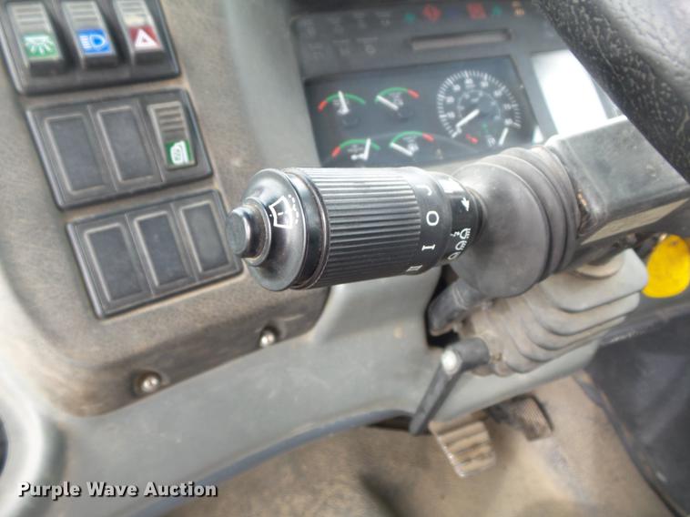 image for item DB6390 2004 John Deere 250D articulated haul truck