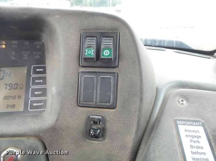 image for item DB6390 2004 John Deere 250D articulated haul truck