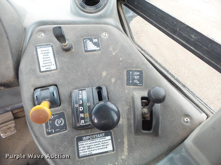 image for item DB6390 2004 John Deere 250D articulated haul truck