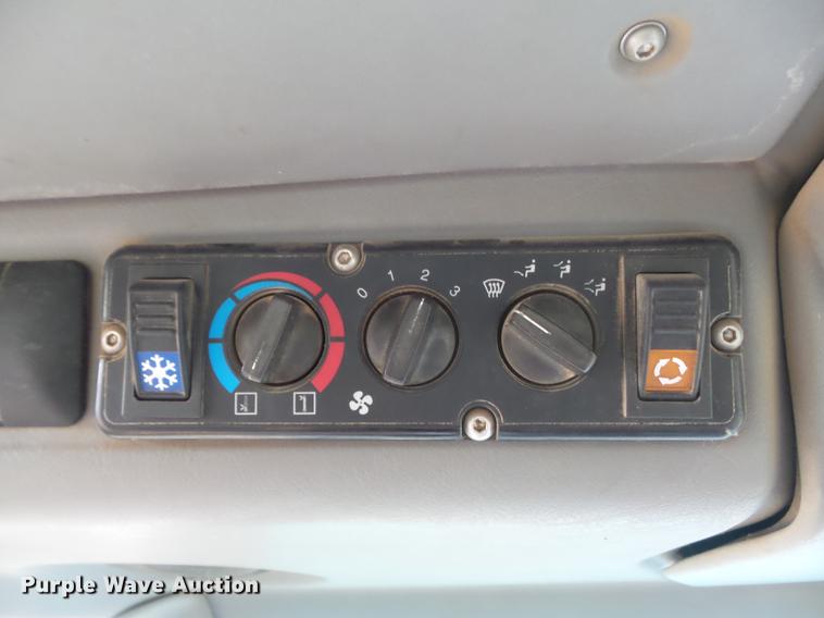 image for item DB6390 2004 John Deere 250D articulated haul truck