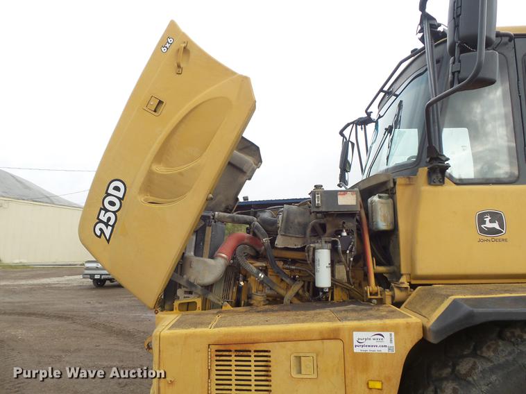 image for item DB6390 2004 John Deere 250D articulated haul truck