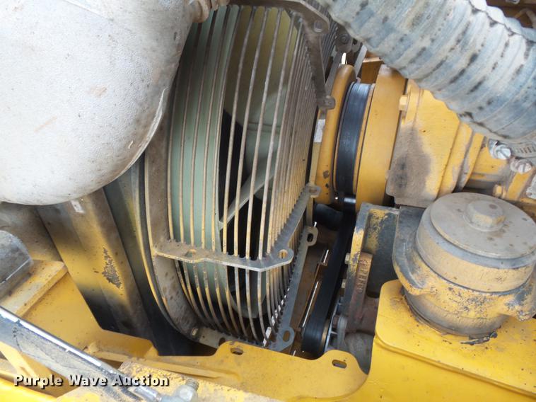 image for item DB6390 2004 John Deere 250D articulated haul truck