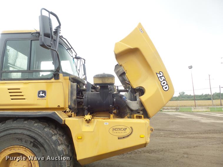 image for item DB6390 2004 John Deere 250D articulated haul truck