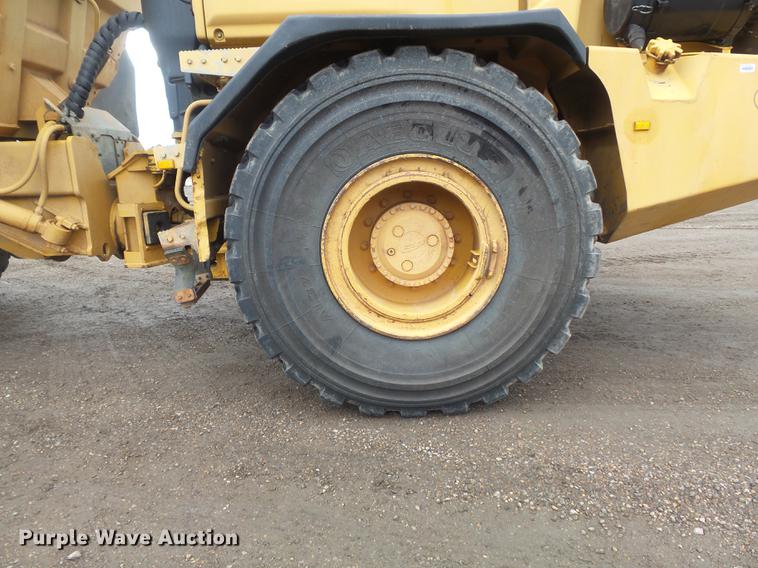 image for item DB6390 2004 John Deere 250D articulated haul truck