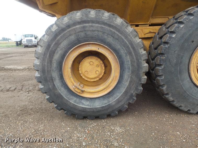 image for item DB6390 2004 John Deere 250D articulated haul truck