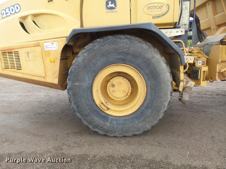 image for item DB6390 2004 John Deere 250D articulated haul truck