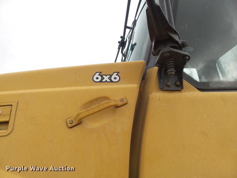 image for item DB6390 2004 John Deere 250D articulated haul truck