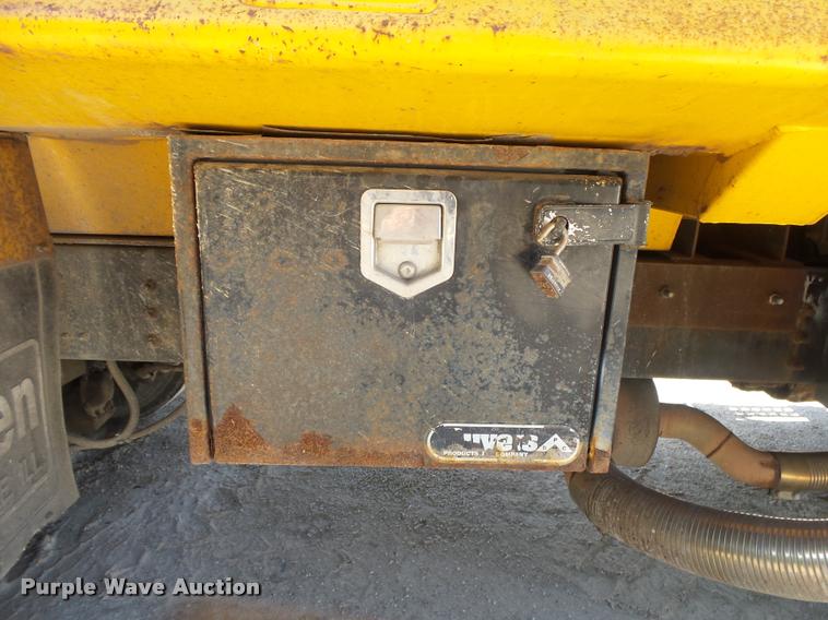 image for item DB7406 1998 Ford LT9501 Louisville 101 dump truck