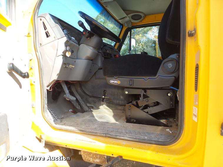 image for item DB7406 1998 Ford LT9501 Louisville 101 dump truck