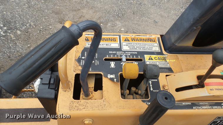 image for item DC1799 2000 Case 560 trencher