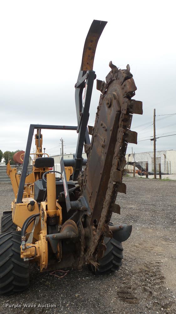 image for item DC1799 2000 Case 560 trencher