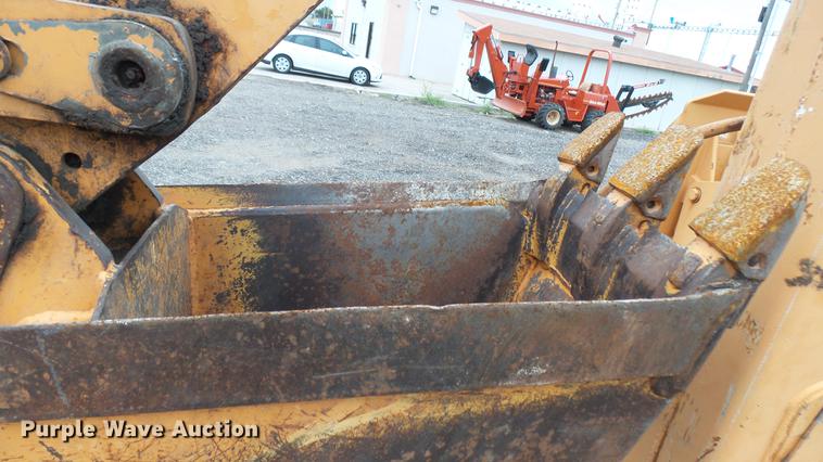 image for item DC1799 2000 Case 560 trencher