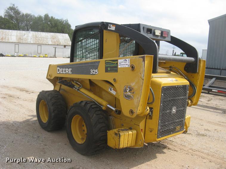 image for item DC2466 2008 John Deere 325 skid steer