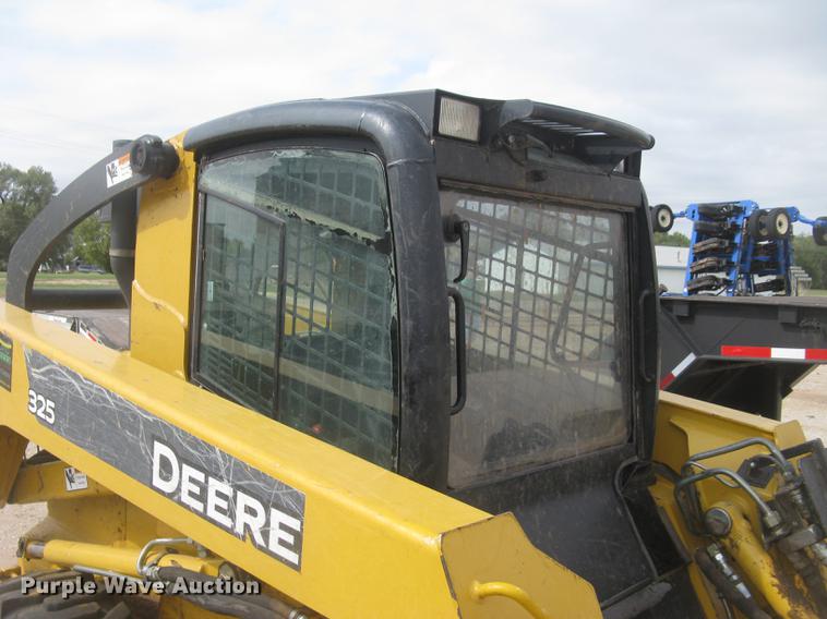 image for item DC2466 2008 John Deere 325 skid steer