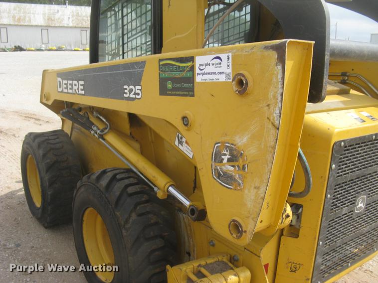 image for item DC2466 2008 John Deere 325 skid steer