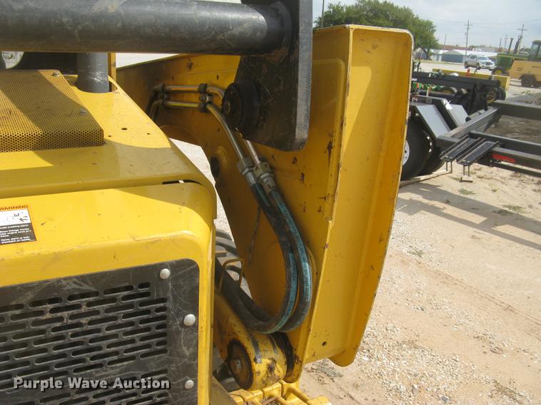 image for item DC2466 2008 John Deere 325 skid steer