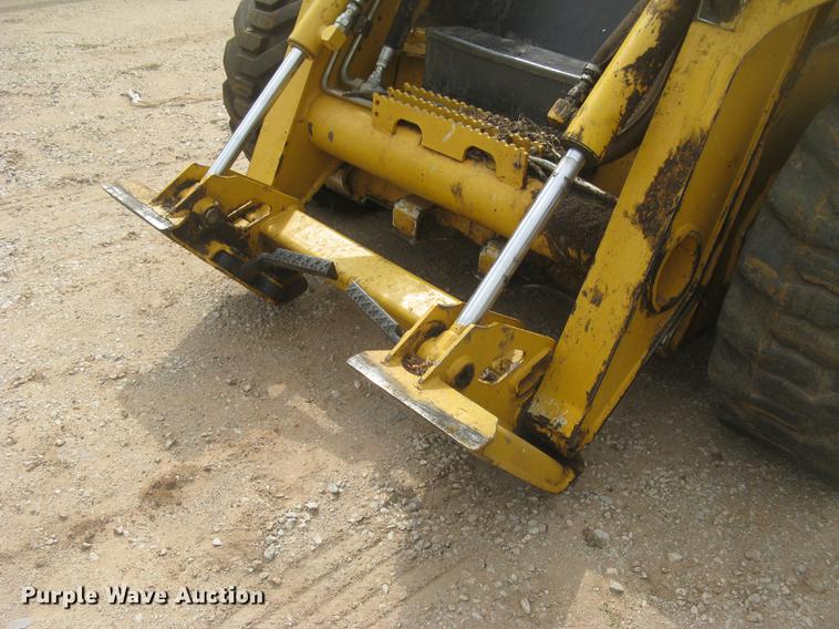 image for item DC2466 2008 John Deere 325 skid steer