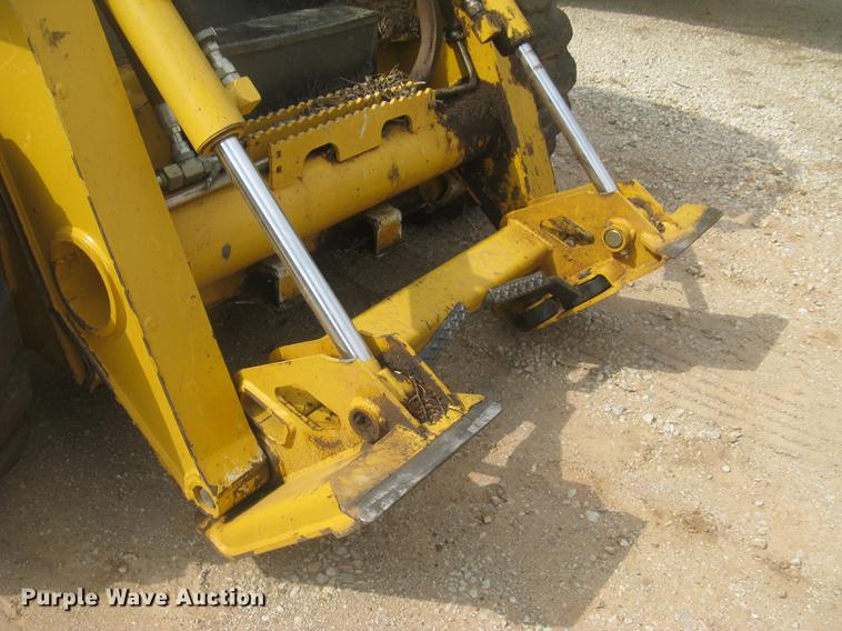 image for item DC2466 2008 John Deere 325 skid steer