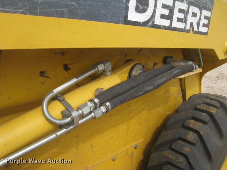 image for item DC2466 2008 John Deere 325 skid steer