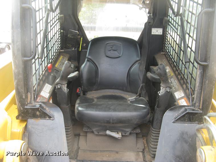 image for item DC2466 2008 John Deere 325 skid steer