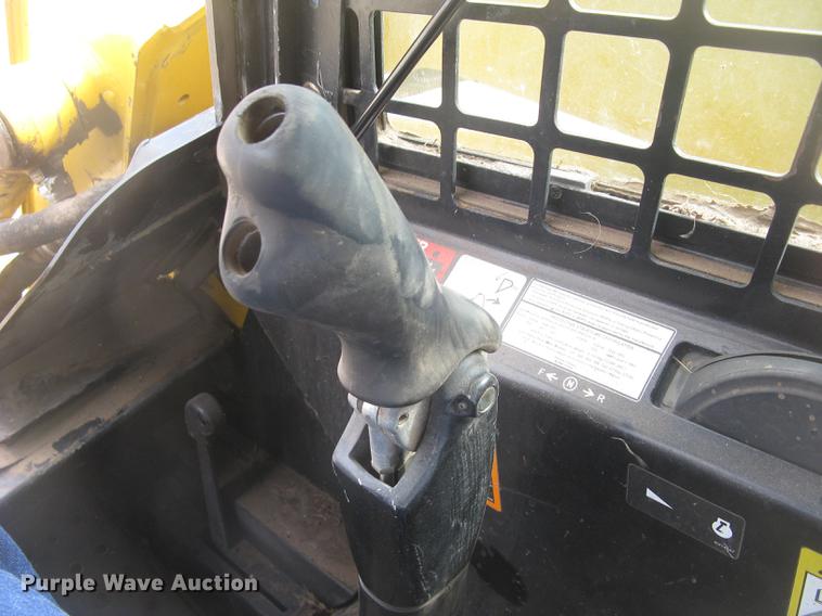 image for item DC2466 2008 John Deere 325 skid steer