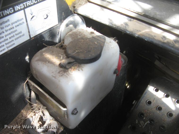 image for item DC2466 2008 John Deere 325 skid steer