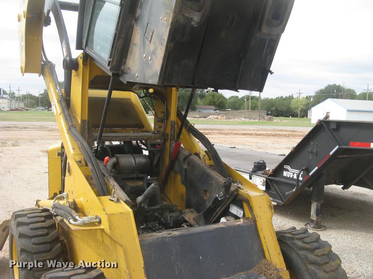 image for item DC2466 2008 John Deere 325 skid steer