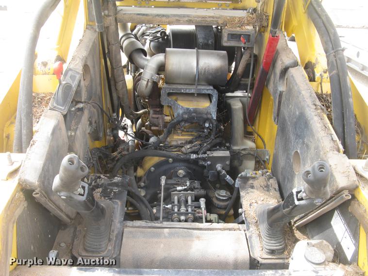 image for item DC2466 2008 John Deere 325 skid steer