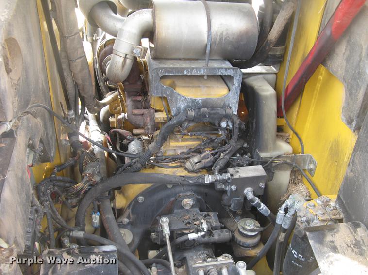 image for item DC2466 2008 John Deere 325 skid steer