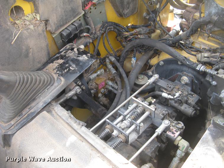 image for item DC2466 2008 John Deere 325 skid steer