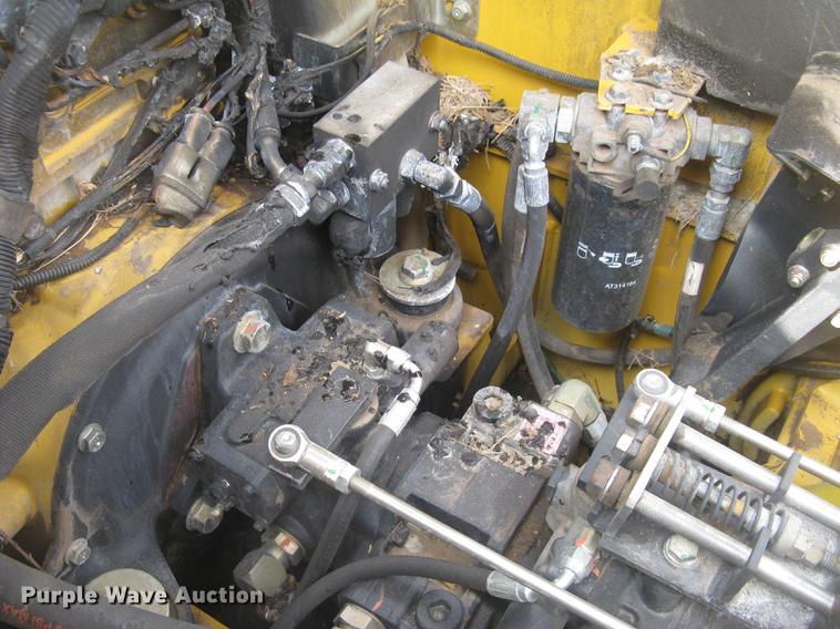 image for item DC2466 2008 John Deere 325 skid steer