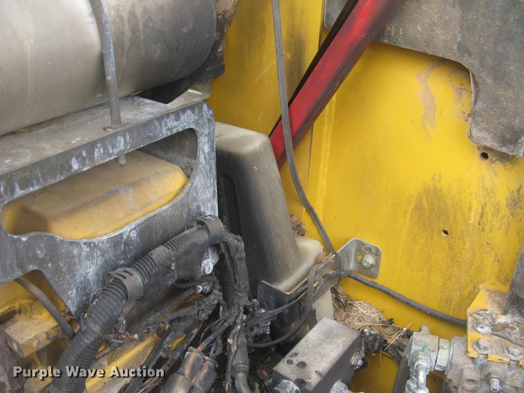 image for item DC2466 2008 John Deere 325 skid steer