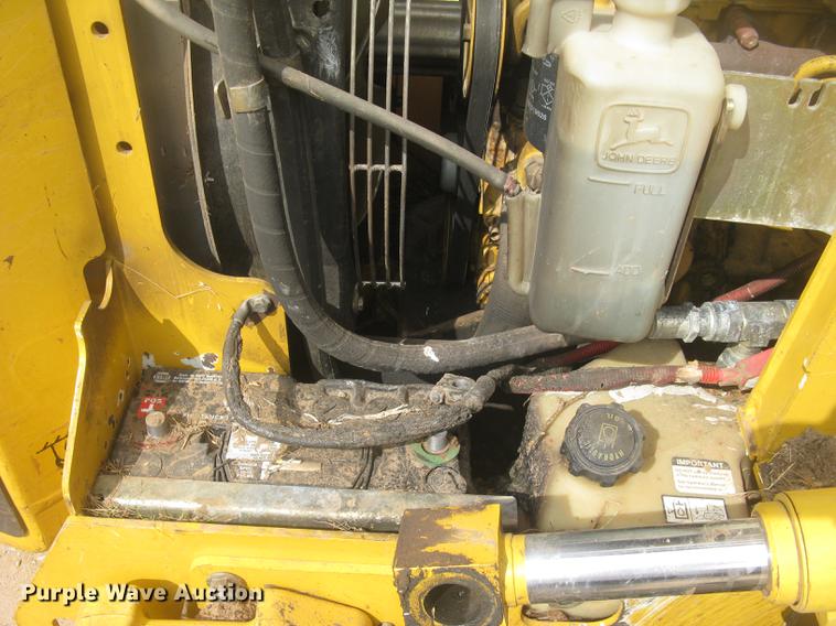 image for item DC2466 2008 John Deere 325 skid steer