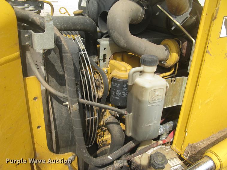 image for item DC2466 2008 John Deere 325 skid steer