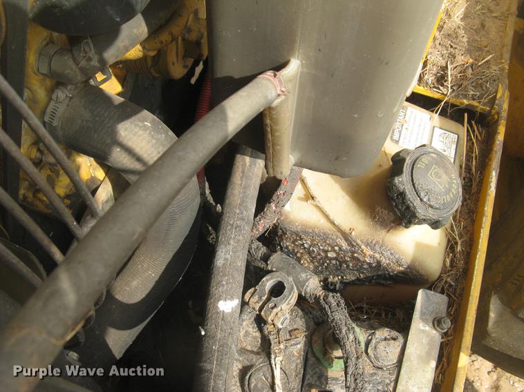 image for item DC2466 2008 John Deere 325 skid steer