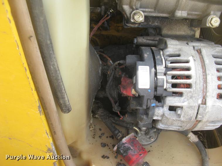 image for item DC2466 2008 John Deere 325 skid steer