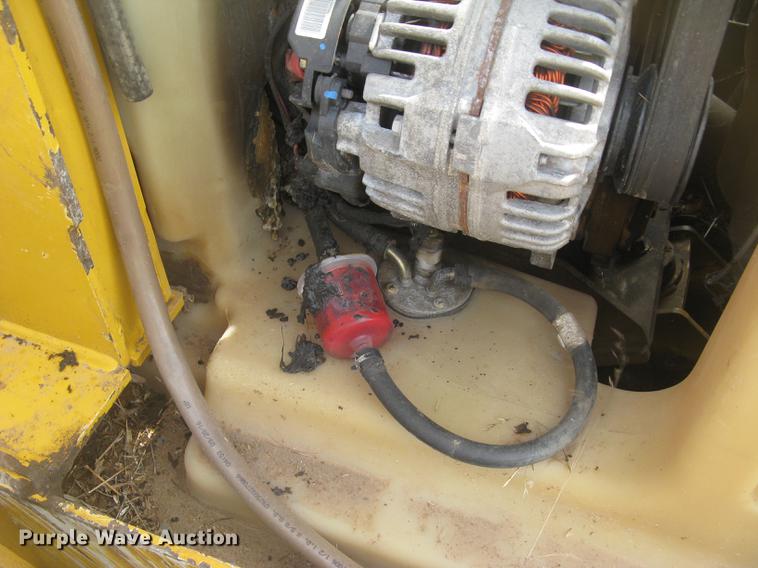 image for item DC2466 2008 John Deere 325 skid steer